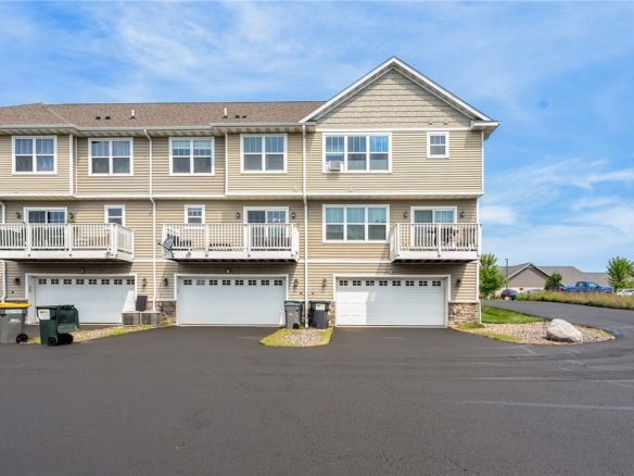 Residentialhouse for sale picture with an address of  5221 Stonewood Drive in Eau Claire and a list price of 282000