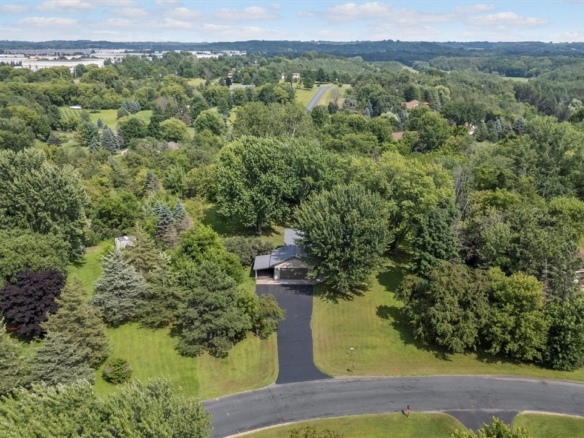 Residentialhouse for sale picture with an address of  535 Nordic Lane in Hudson and a list price of 449900