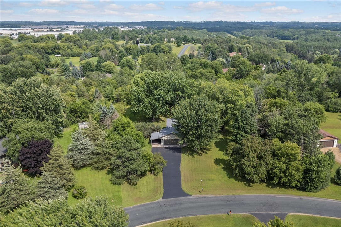 Wisconsin property for sale listing in Hudson Residentialhouse for sale picture with an address of 535 Nordic Lane in Hudson and a list price of 449900