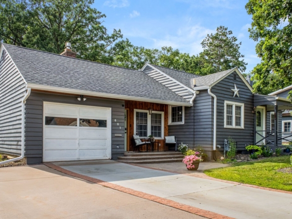 Residentialhouse for sale picture with an address of  607 College Street in Spooner and a list price of 230000