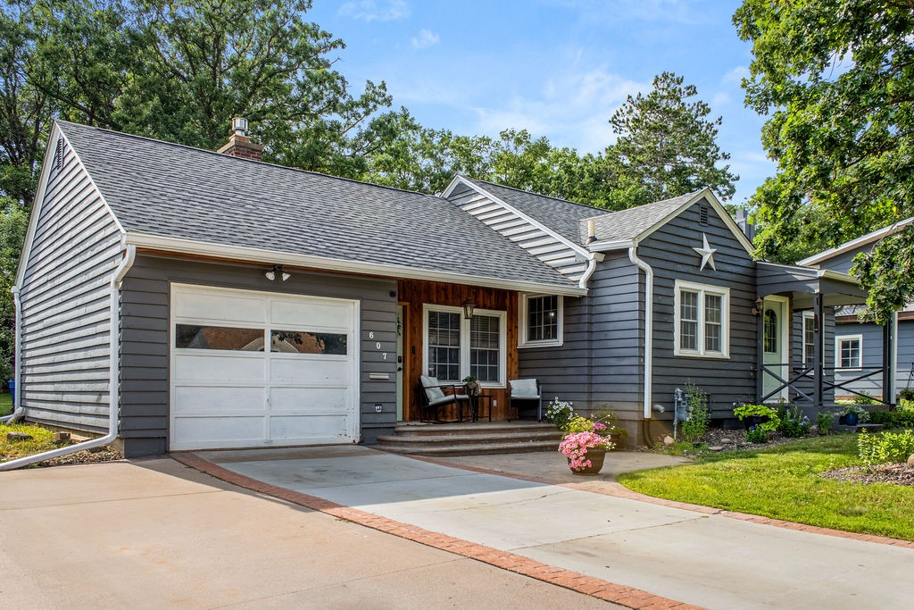 Residentialhouse for sale picture with an address of  607 College Street in Spooner and a list price of 230000