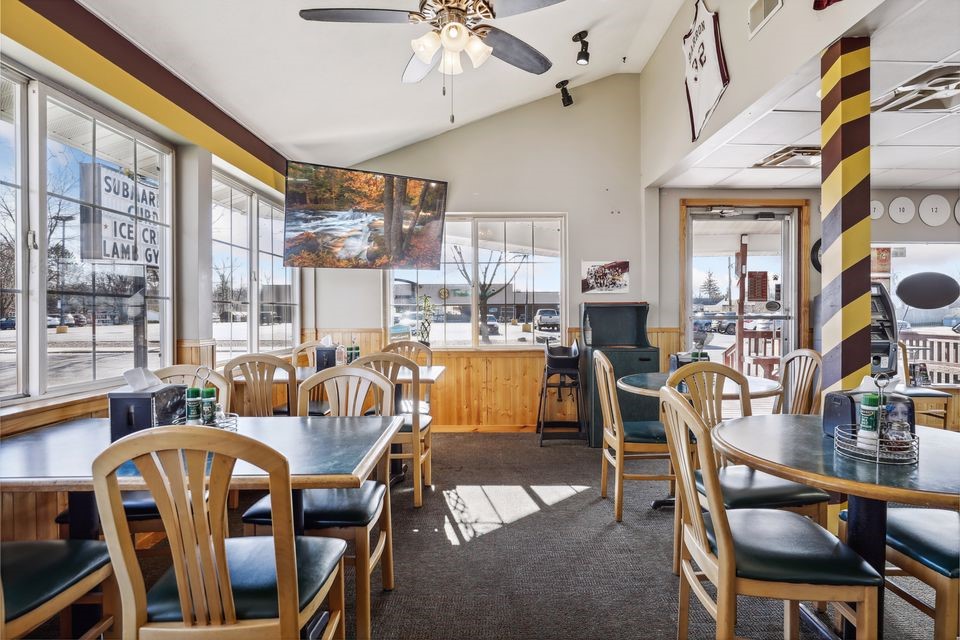 613 E La Salle Avenue Barron WI 54812 — photo 2