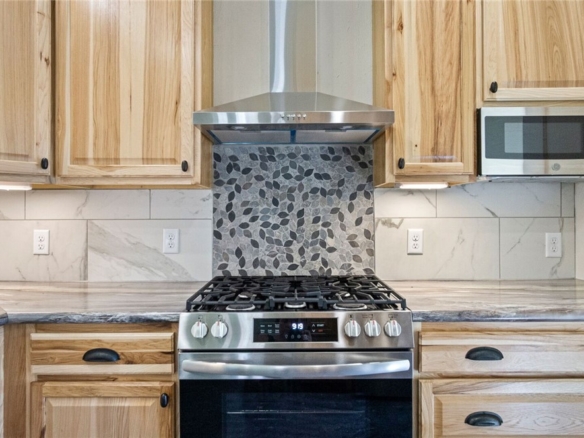 Residentialhouse for sale picture with an address of  618 Worden Avenue in Ladysmith and a list price of 154900