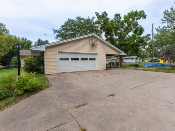 Residentialhouse for sale picture with an address of  642 6th Street in Owen and a list price of 237000