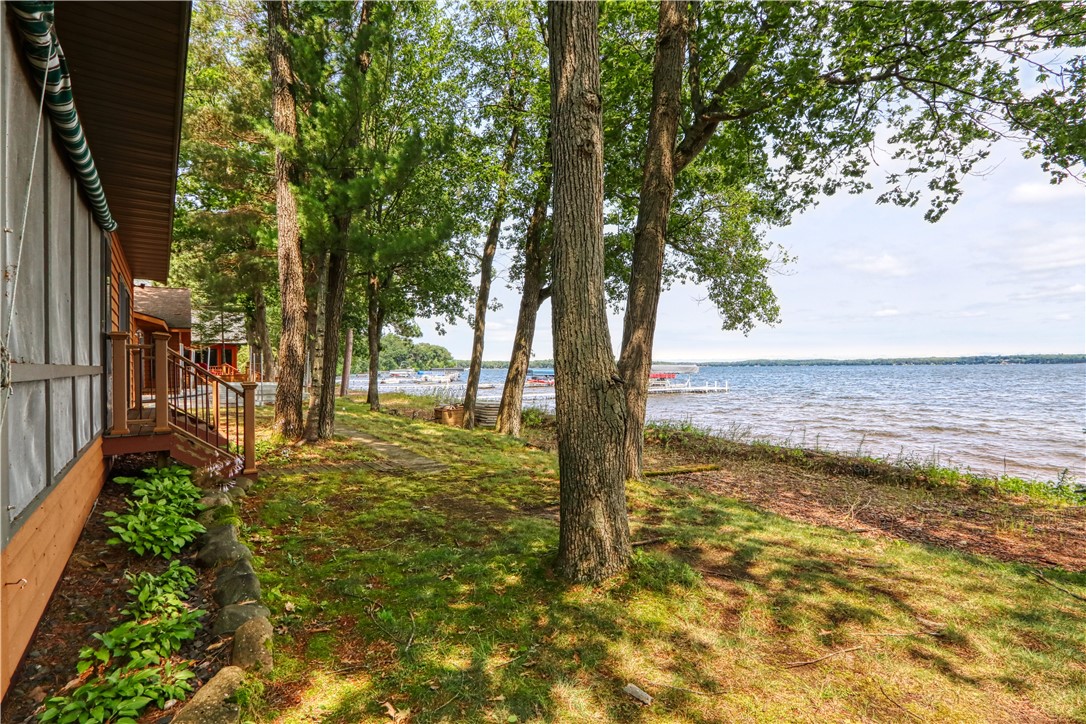 Residentialhouse for sale picture with an address of  6870 Victory Heights Circle in Stone Lake and a list price of 749000