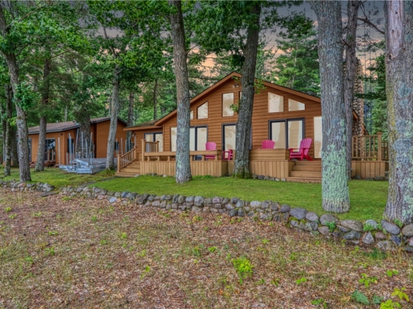 Residentialhouse for sale picture with an address of  6874N Victory Heights Circle in Stone Lake and a list price of 899000