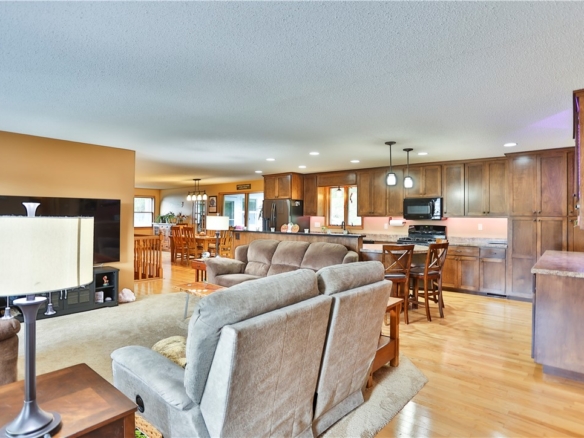 Residentialhouse for sale picture with an address of  69 Woodridge Drive in River Falls and a list price of 550000