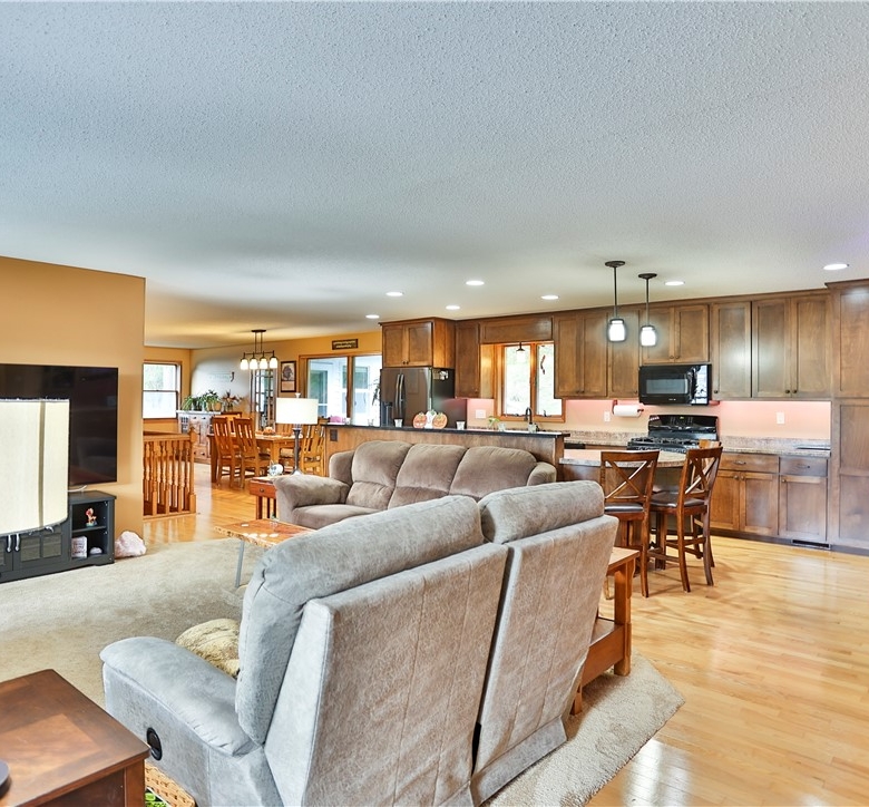 69 Woodridge Drive River Falls WI 54022