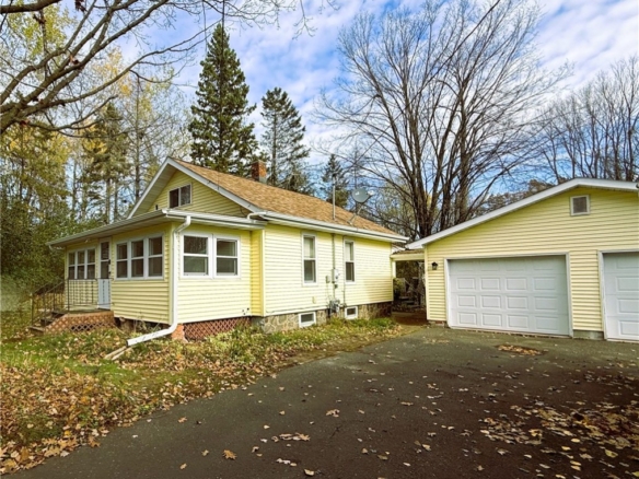Residentialhouse for sale picture with an address of  719 11th Street in Ladysmith and a list price of 149900