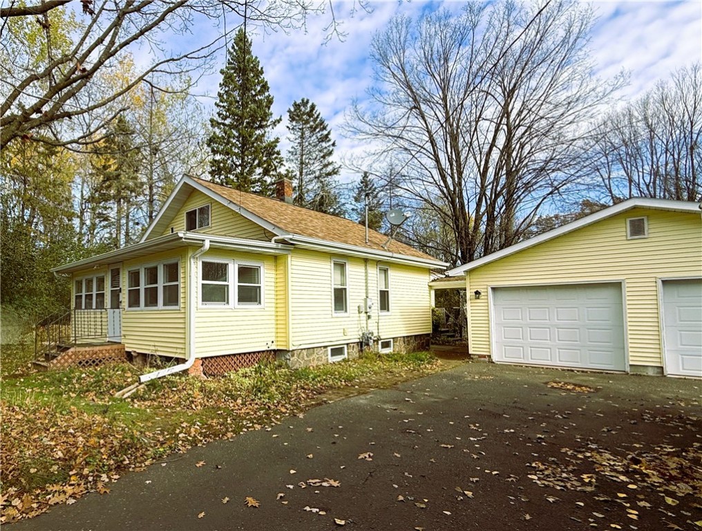 Residentialhouse for sale picture with an address of  719 11th Street in Ladysmith and a list price of 149900