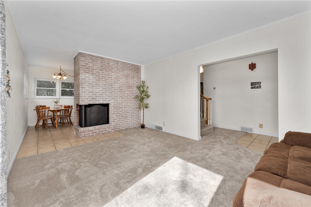 Residentialhouse for sale picture with an address of  731 Robert Road in Durand and a list price of 235000