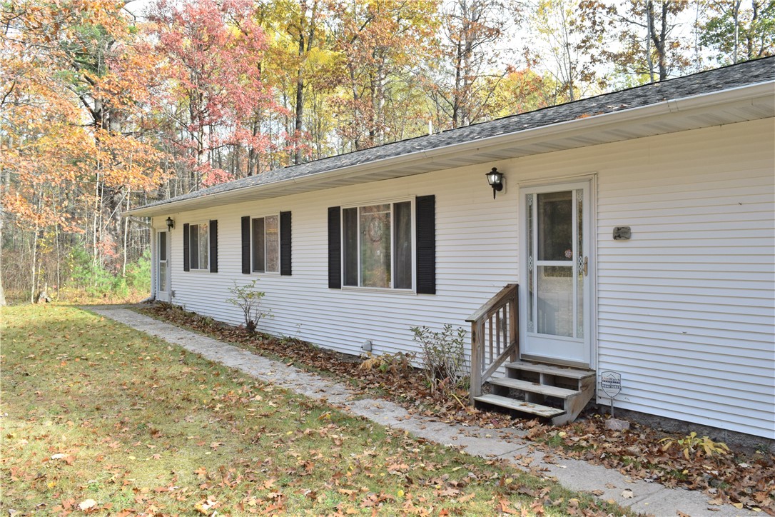 Wisconsin property for sale listing in Hayward Residentialhouse for sale picture with an address of 7760 Lake Avenue in Hayward and a list price of 249000