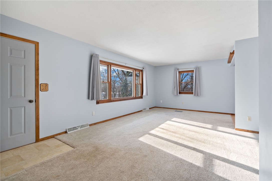 806 Glover Road River Falls WI 54022