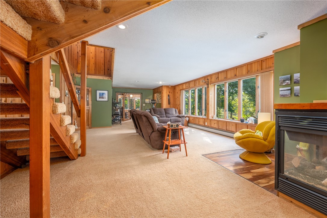 Residentialhouse for sale picture with an address of  898 River Shore Lane in Amery and a list price of 569000