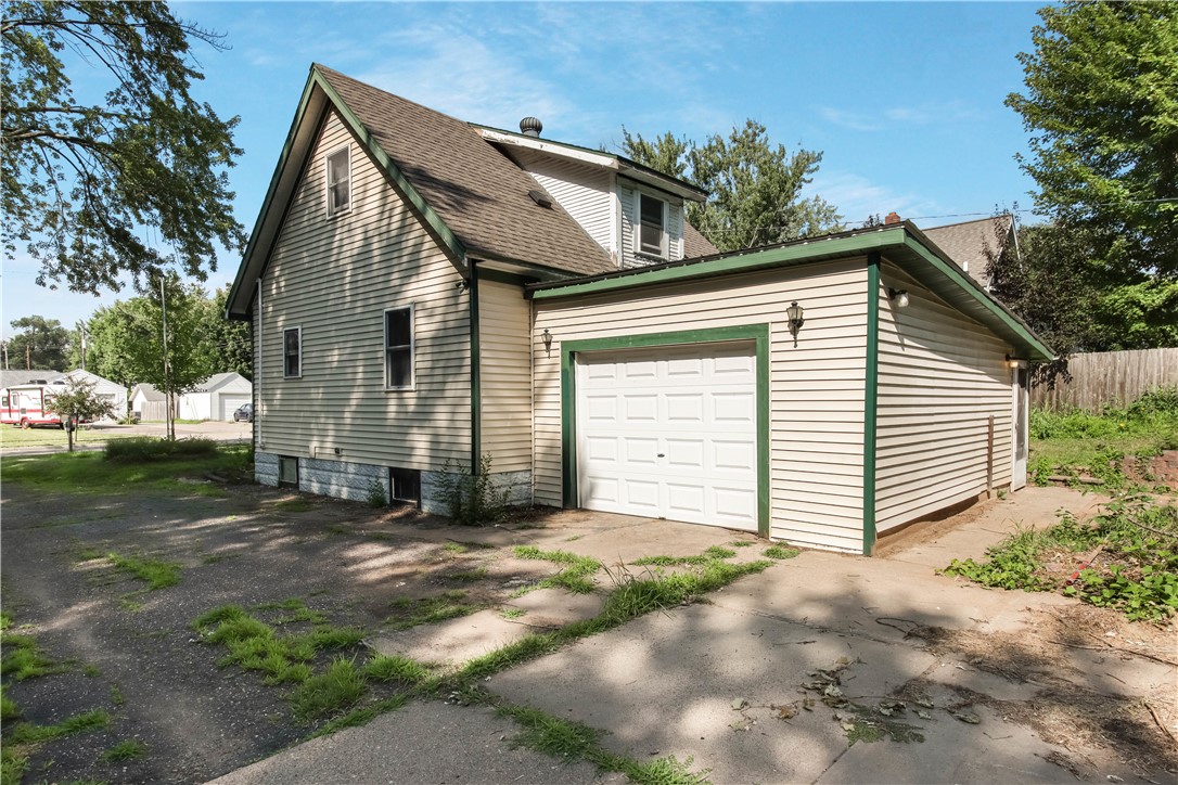 Residentialhouse for sale picture with an address of  915 Platt Street in Eau Claire and a list price of 155000