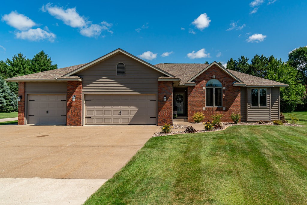 Wisconsin property for sale listing in Chippewa Falls Residentialhouse for sale picture with an address of 9897 172nd Street in Chippewa Falls and a list price of 574900