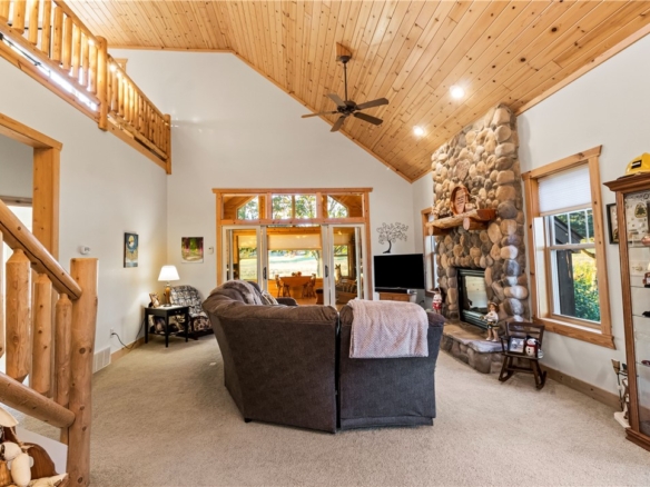 Residentialhouse for sale picture with an address of  9979 Golf Villa Lane  in Hayward and a list price of 319000