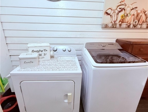 Residentialhouse for sale picture with an address of  E5690 510th Avenue in Menomonie and a list price of 274900