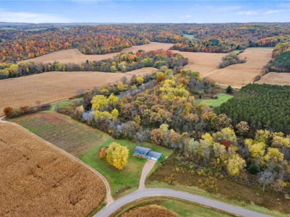 Residentialhouse for sale picture with an address of  N13651 320th  in Ridgeland and a list price of 339900