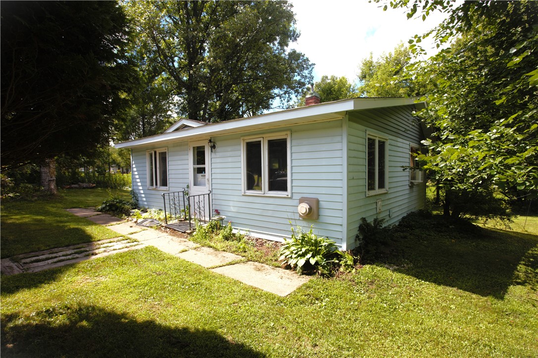 Residentialhouse for sale picture with an address of  N8795 Bridge Drive in Sheldon and a list price of 90000