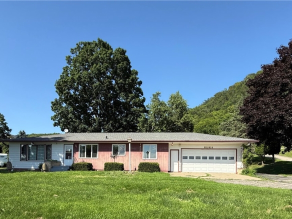 Residentialhouse for sale picture with an address of  W12414 State Highway 35  in Stockholm and a list price of 275000