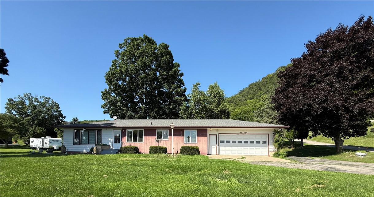 Wisconsin property for sale listing in Stockholm Residentialhouse for sale picture with an address of W12414 State Highway 35 in Stockholm and a list price of 275000