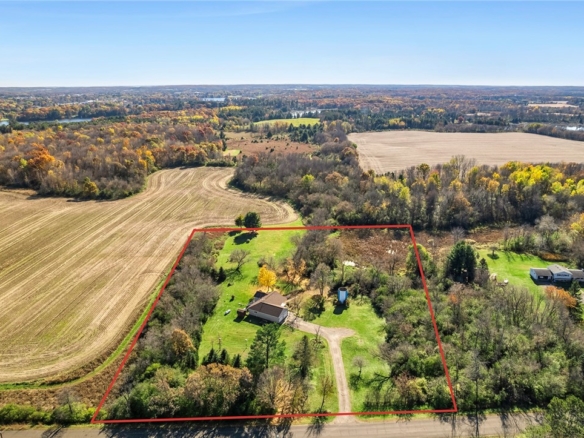 Residentialhouse for sale picture with an address of  1048 85th Avenue in Amery and a list price of 470000