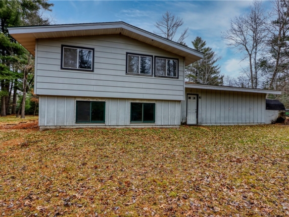 Residentialhouse for sale picture with an address of  10749 Namekagon Lane in Hayward and a list price of 299000