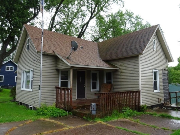 Residentialhouse for sale picture with an address of  110 9th Street in Neillsville and a list price of 59900