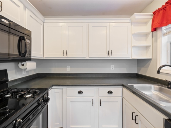 Residentialhouse for sale picture with an address of  1217 Boulevard Place in Eau Claire and a list price of 229900