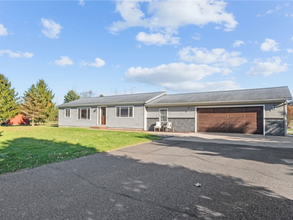 Residentialhouse for sale picture with an address of  1281 Northstar Lane in Eau Claire and a list price of 285000