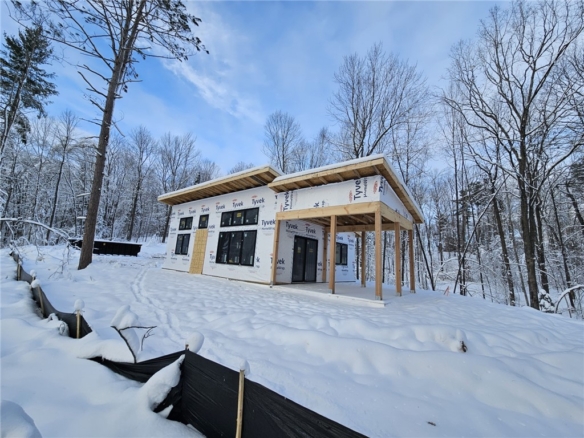 Residentialhouse for sale picture with an address of  12989W Atlas Lane in Hayward and a list price of 465000