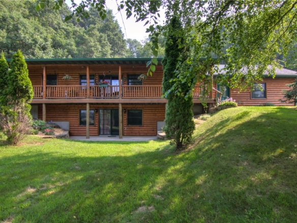 Residentialhouse for sale picture with an address of  141 18 1/2 Street in Dallas and a list price of 499000