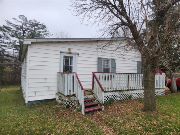Residentialhouse for sale picture with an address of  1417 Water Street in Sparta and a list price of 139900