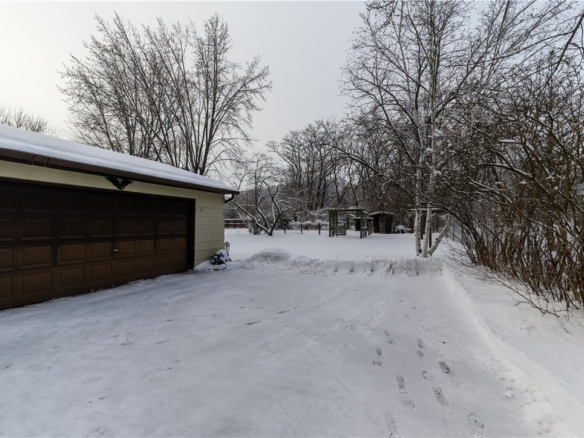 Residentialhouse for sale picture with an address of  1520 9th Street in Eau Claire and a list price of 185000