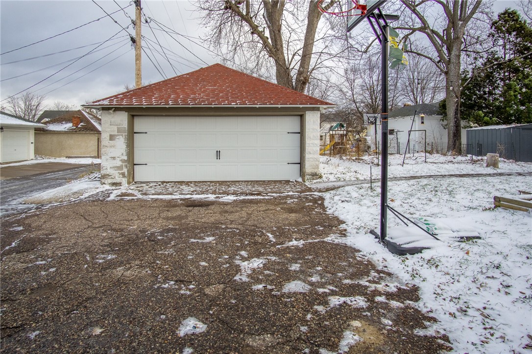 1528-Highland-Eau-Claire-WI-54701-1