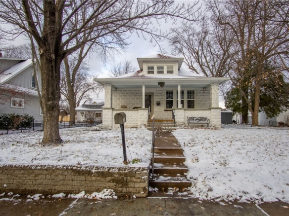 Residentialhouse for sale picture with an address of  1528 Highland Avenue in Eau Claire and a list price of 245000