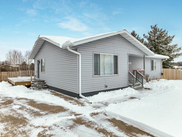 Residentialhouse for sale picture with an address of  1620 Berdan Street in Cumberland and a list price of 330000