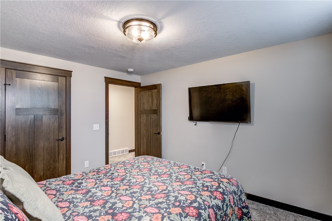 1652-Kyler-Altoona-WI-54720-4