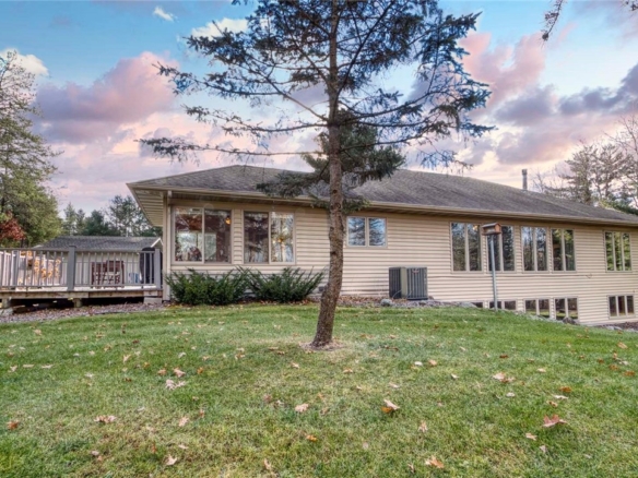 Residentialhouse for sale picture with an address of  16542W Ridgerock Road in Hayward and a list price of 649900