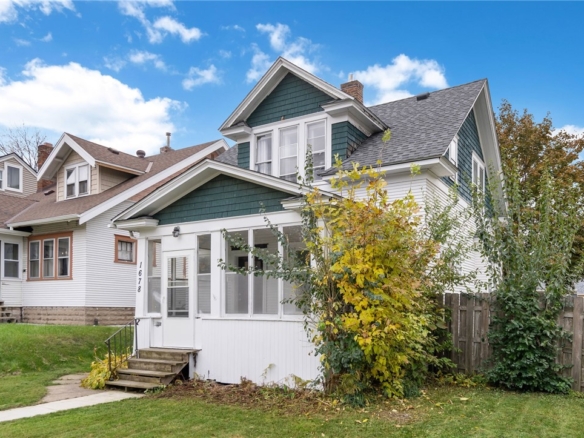 Residentialhouse for sale picture with an address of  1678 Minnhaha Ave Avenue in St Paul and a list price of 185000