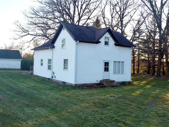 Residentialhouse for sale picture with an address of  1681 4 1/2 Avenue in Hillsdale and a list price of 260000