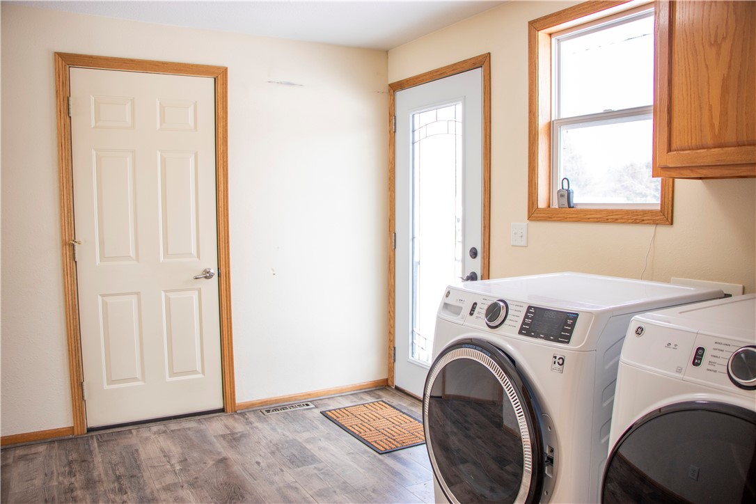 1804-Cameron-Eau-Claire-WI-54703-4