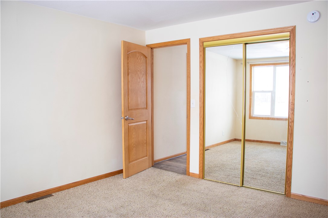 1804-Cameron-Eau-Claire-WI-54703-5