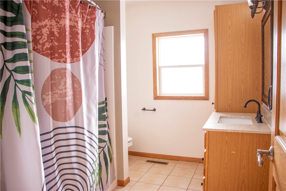 1804-Cameron-Eau-Claire-WI-54703-6