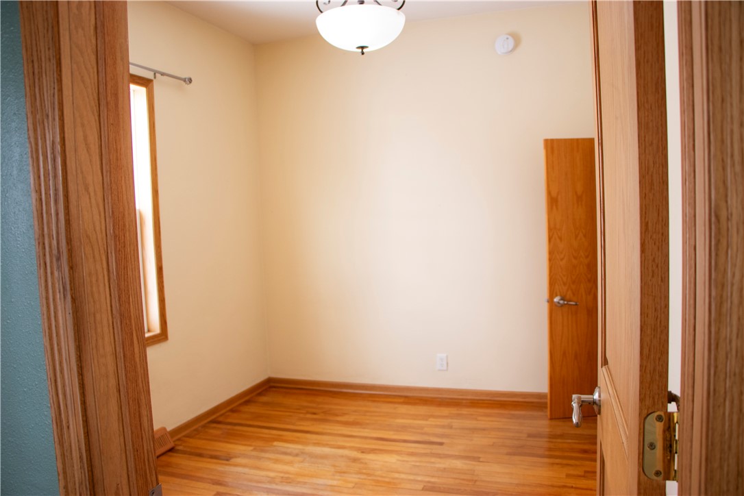 1804-Cameron-Eau-Claire-WI-54703-7