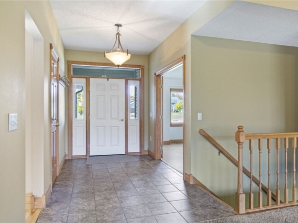 Residentialhouse for sale picture with an address of  1811 Ridge Court in Eau Claire and a list price of 464900