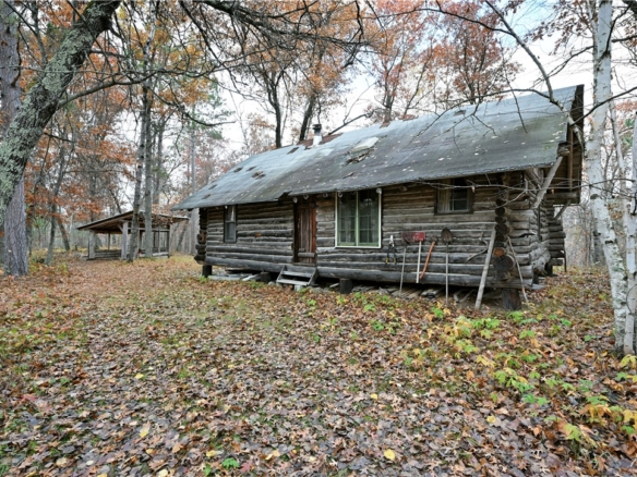 Residentialhouse for sale picture with an address of  1894 Lost Lake Road in Danbury and a list price of 174900