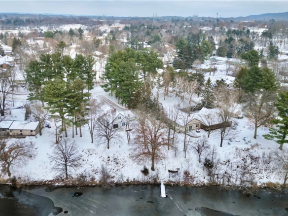 Residentialhouse for sale picture with an address of  1906 Welsh Drive in Eau Claire and a list price of 649900