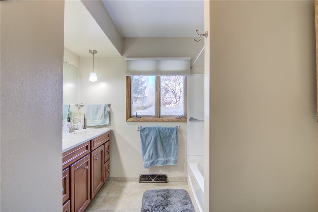 1914-Mead-Eau-Claire-WI-54703-4